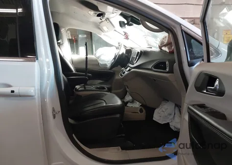 2023 Chrysler Pacifica Touring L z USA, uszkodzony, nr VIN 2C4RC1BG2PR524331